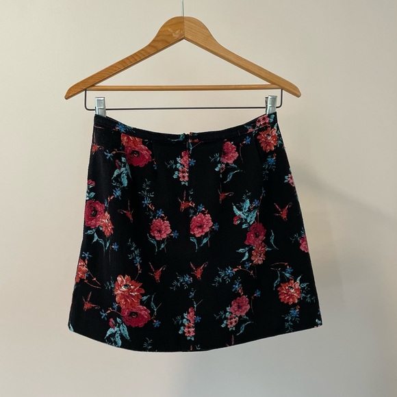⭐️HP⭐️ Oasis Floral Mini Skirt - Picture 5 of 5